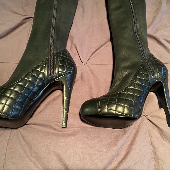 NIB Chanel High Quilted Lambskin Boots Size 37.5 - Picture 8 of 11